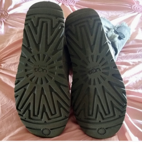 Ugg Bailey button Tall boots sz 9 - Picture 3 of 6